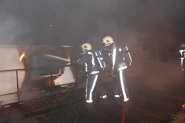 2010/76/20100324 017 Scheepsbrand Nieuwemeerdijk.jpg